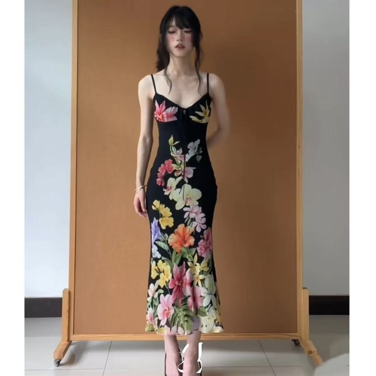 Tropic Strap Vintage - Robe Halter Rétro à Fleurs Tropicales